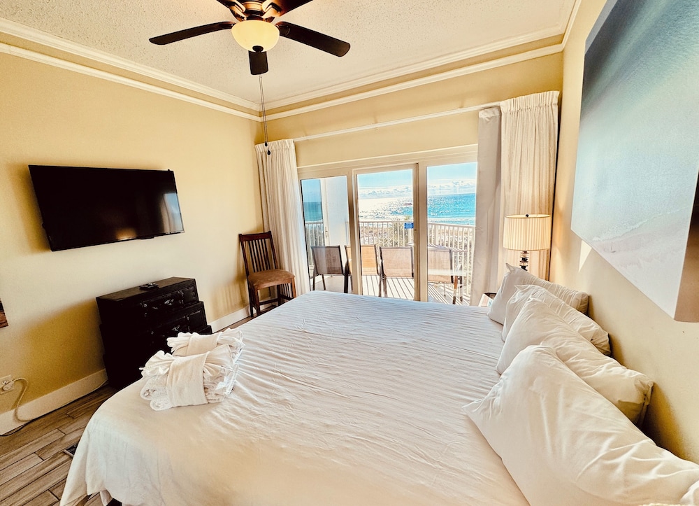 Tops'l Beach Manor by Gibson BR view 3