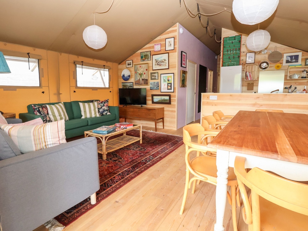 Tilly Bob Lodge