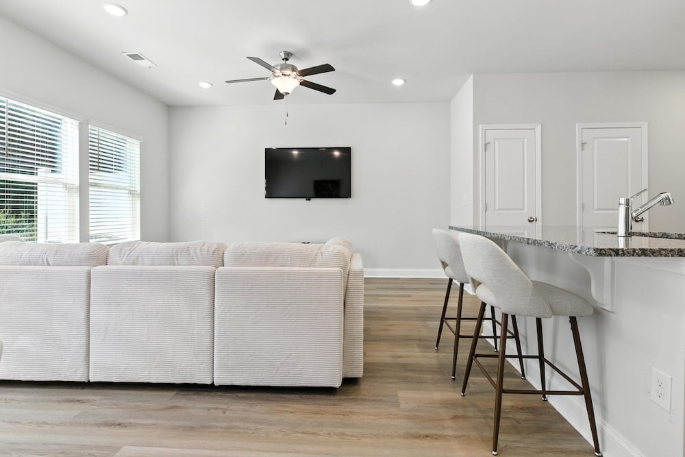Charming Easley Retreat With Private Yard 3 Bedroom Townhouse