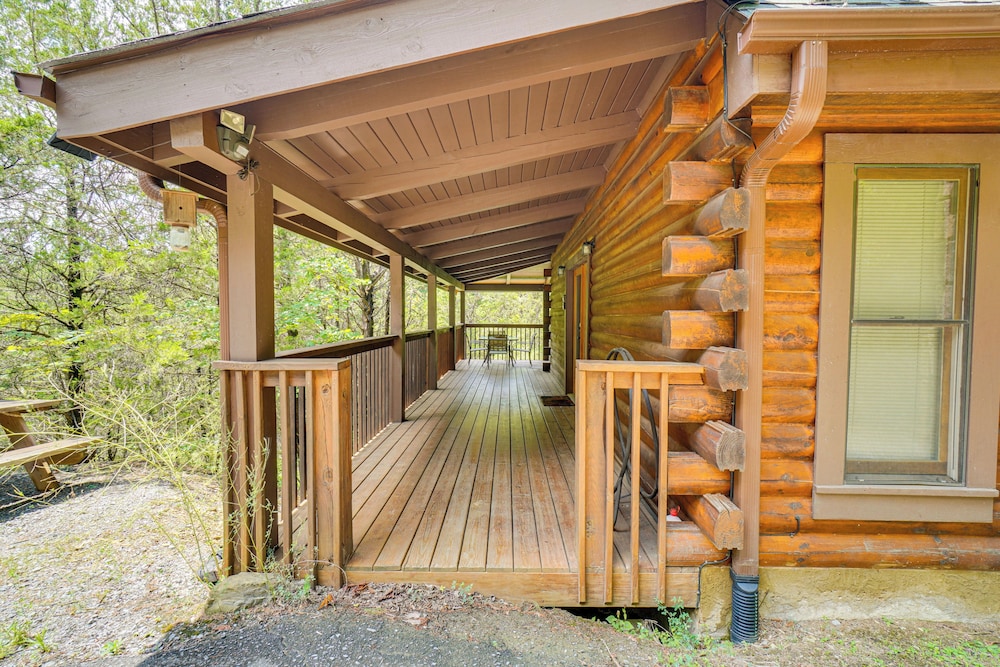 Private Hot Tub: Lake Resort Cabin in Sevierville!
