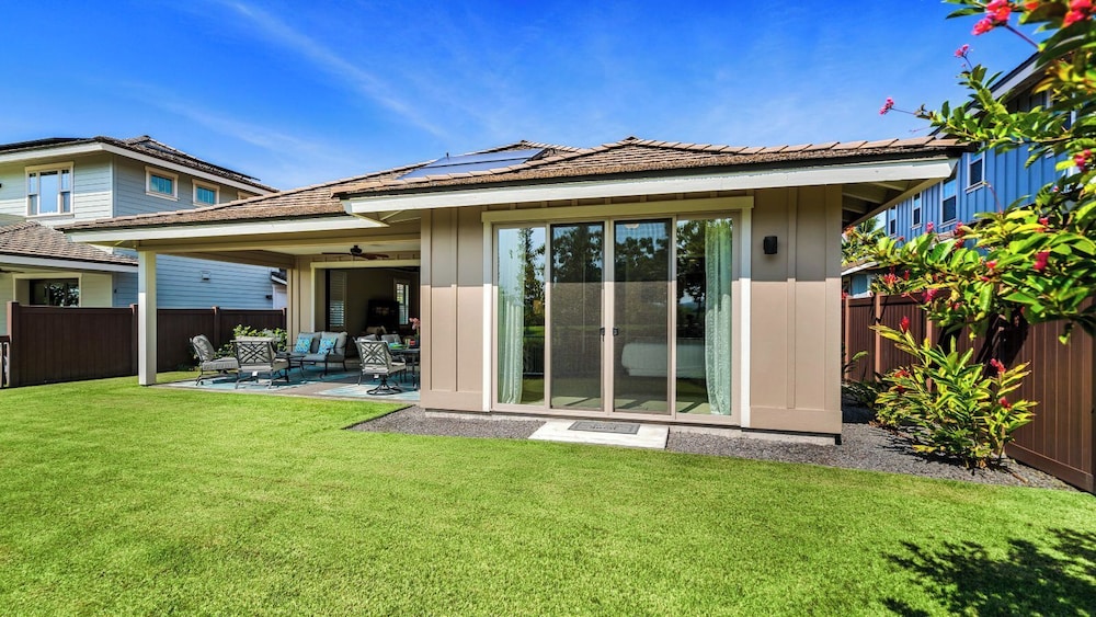 Private Yard and Outdoor Area - AC & Shared Pool - Golf Views - Vrkcv