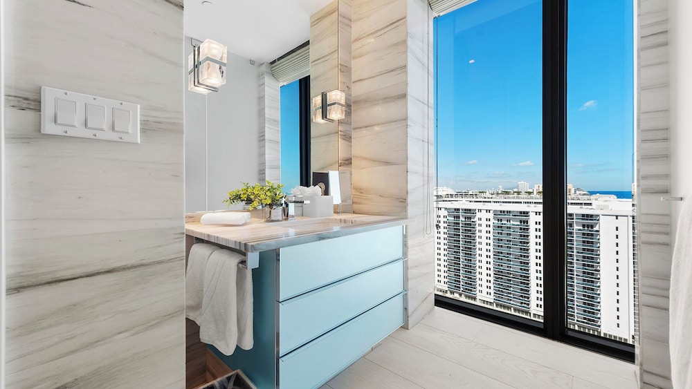 Luxury Vacation Rentals in South Beach by LRMB
