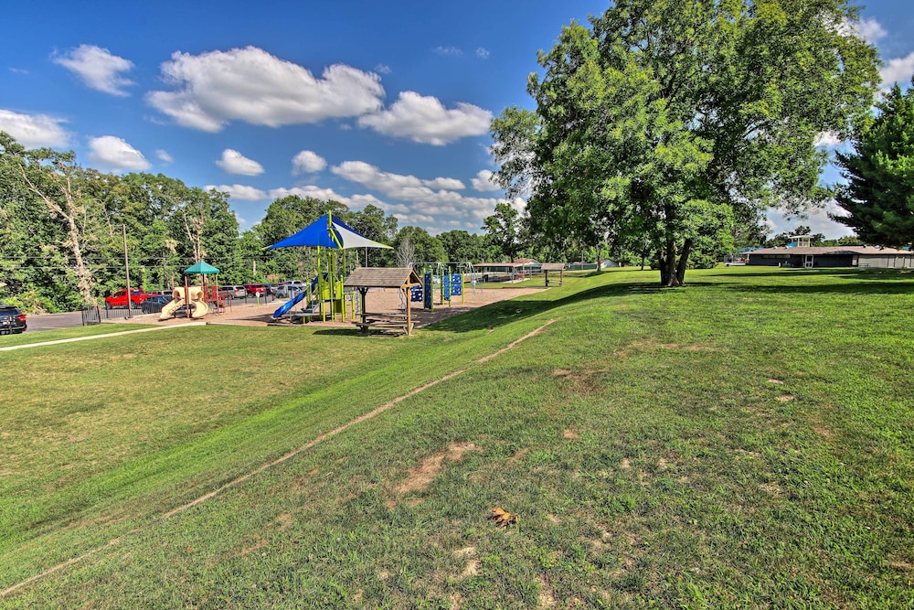Bike, Golf, Swim: Modern Bella Vista Home w/ Deck!