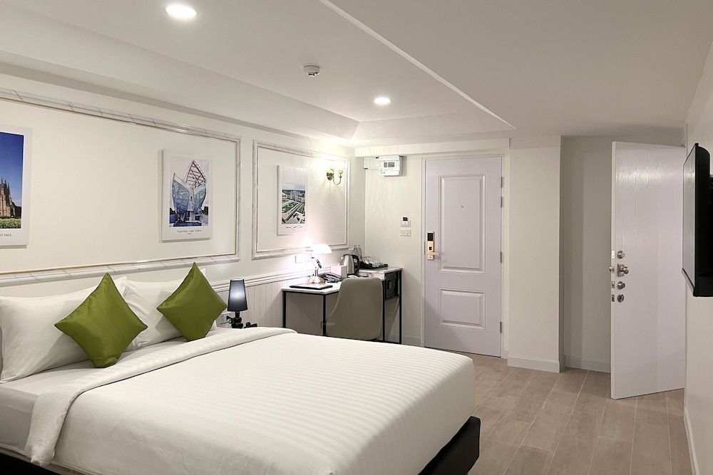 Travelier Hostel