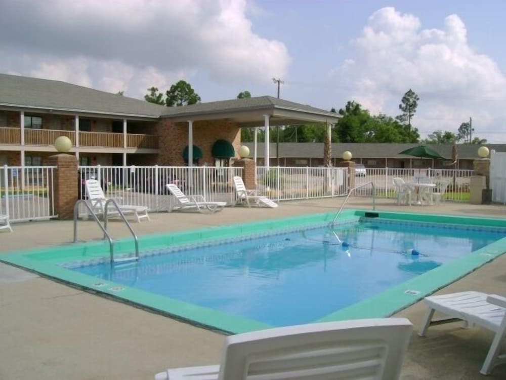 Emerald Sands Inn