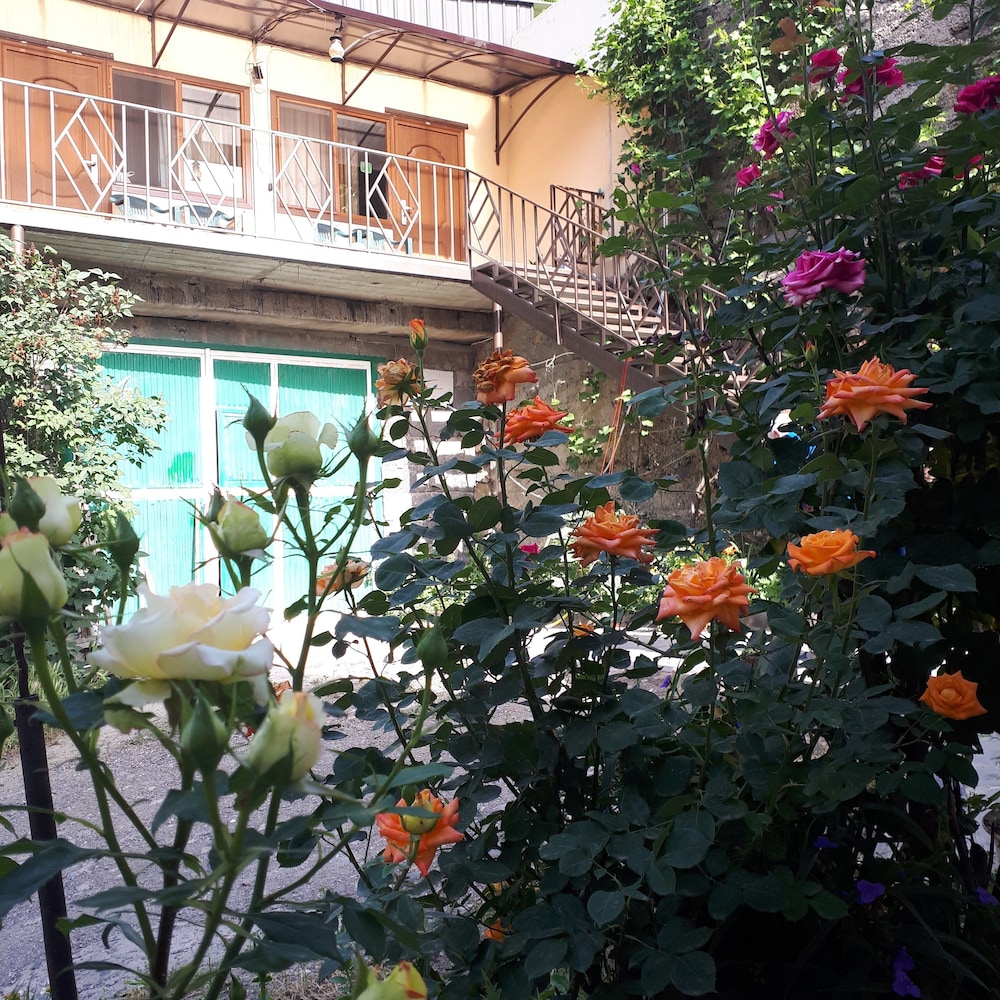IRIS mini hotel