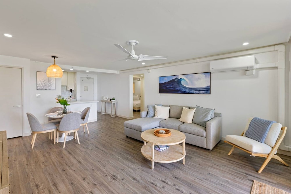 Ocean Views Luxury Amenities Beachfront Retreat