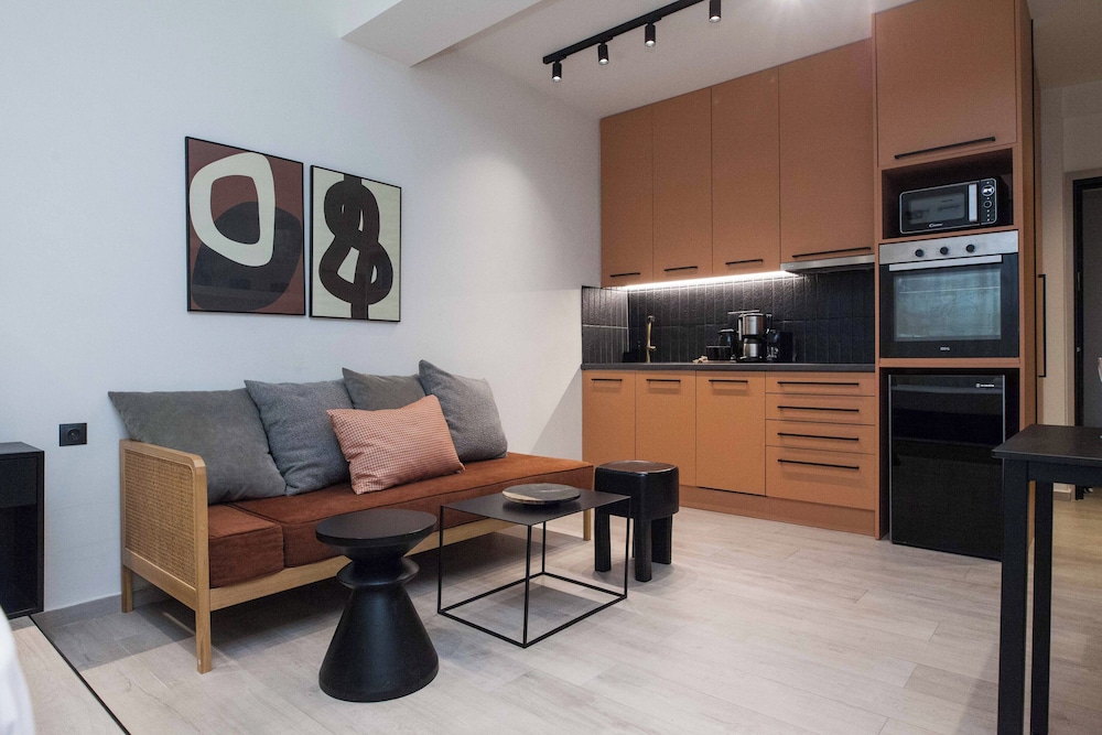 Lovely Brand New Studio byVictoria Metro