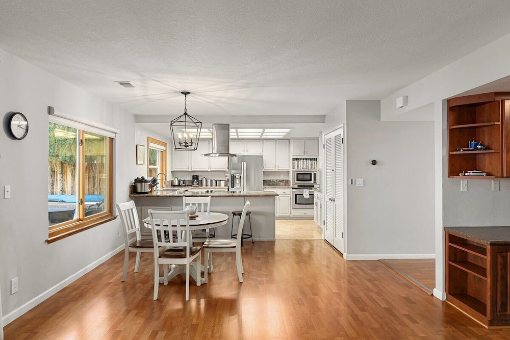 @ Marbella Lane - 4BR Siliconvalley Gempool House