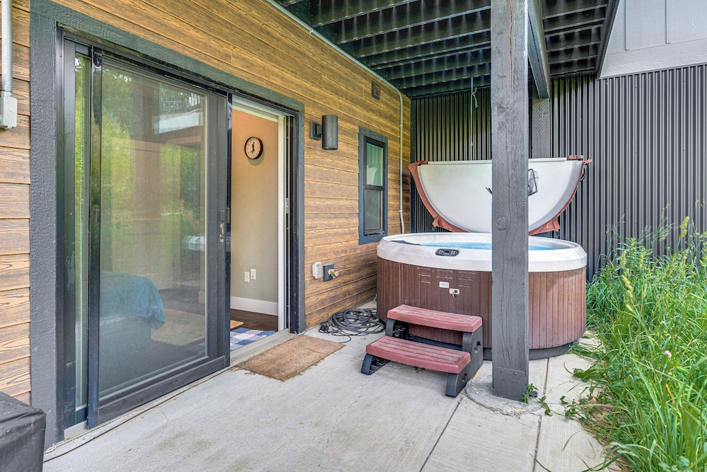 Ski-in/ski-out Gemini Lift Access! Home w/ Hot Tub
