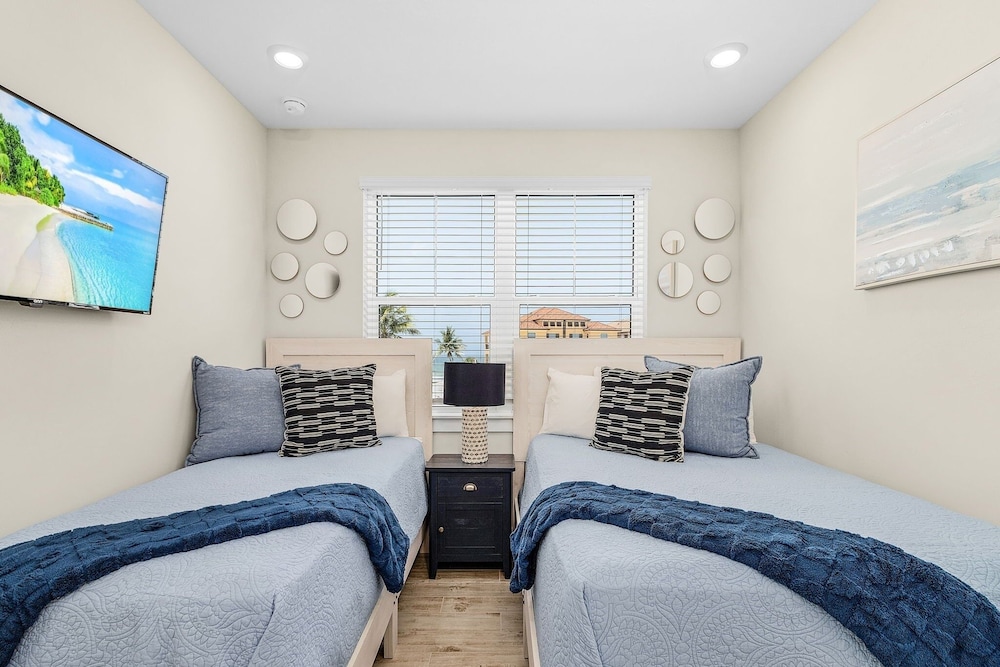 110 Sea Le Vie: 5br/4.5ba Brand New Build W/ Pool! 5 Bedroom Home
