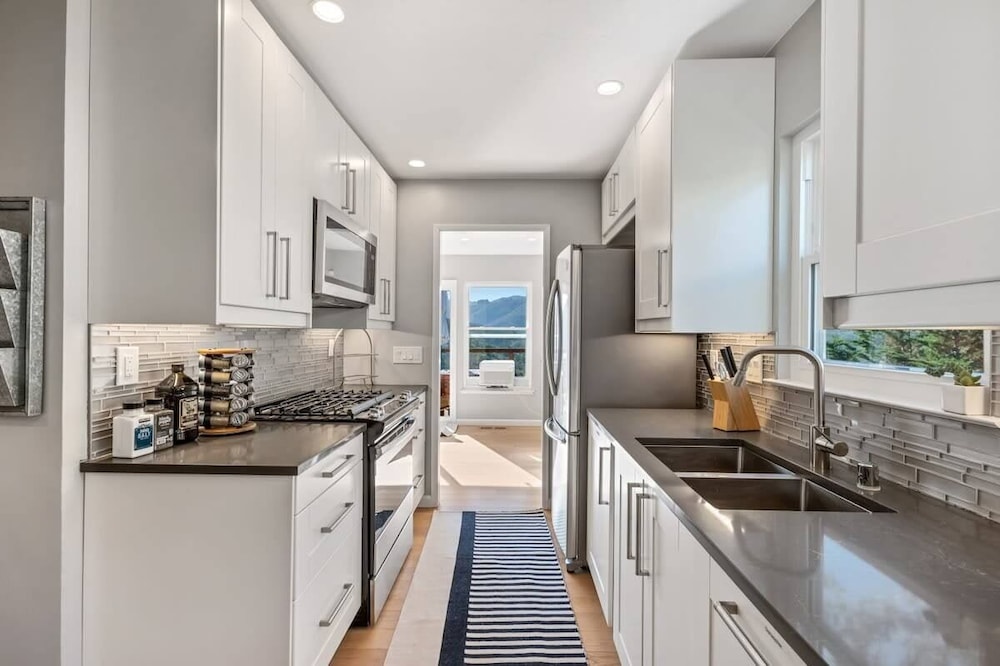 @ Marbella Lane - Chic Abode W/mountain Skyline