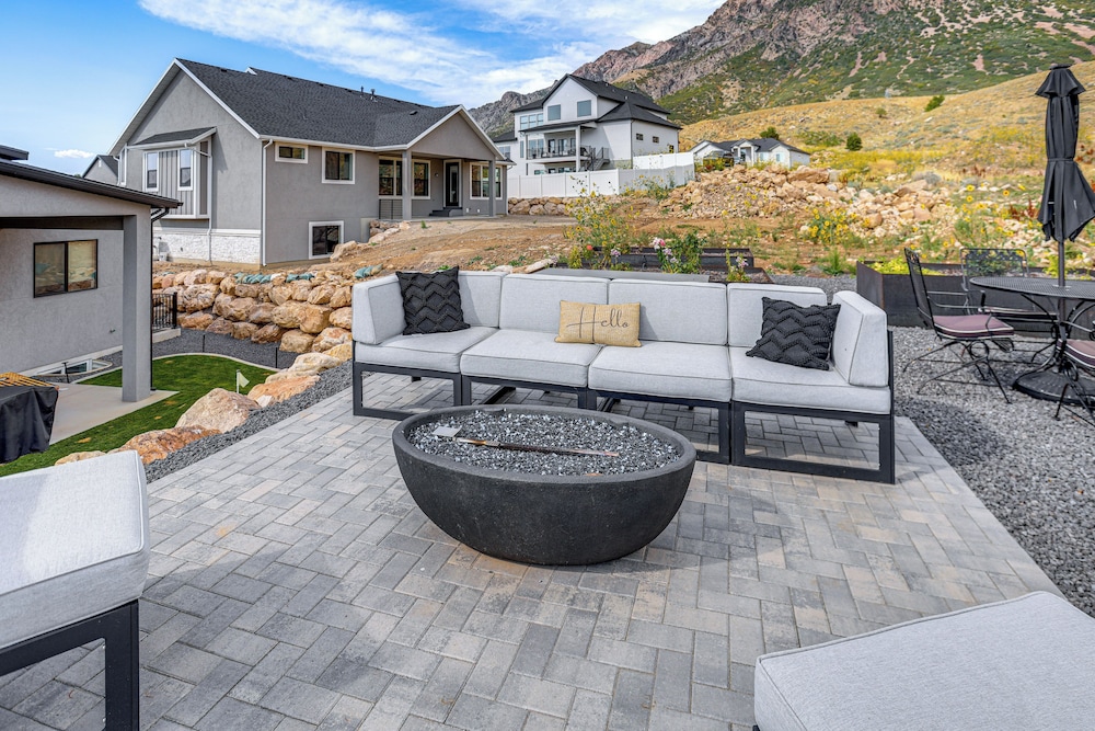 Pool Table & Putting Green! Scenic Ogden Escape