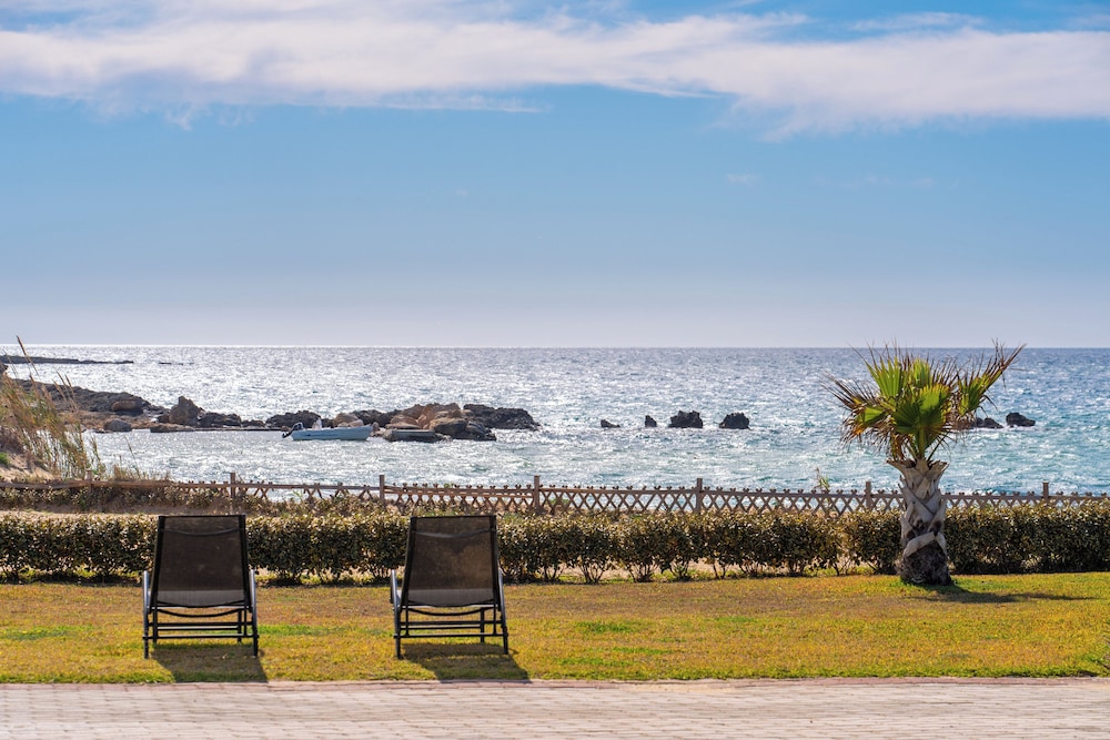 Sandoa Residence