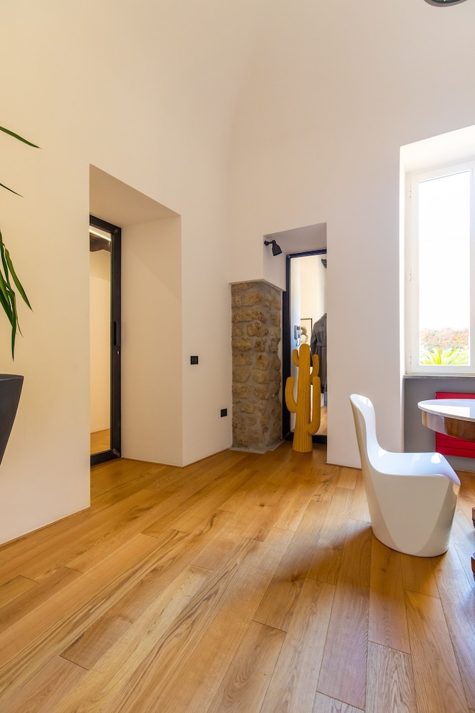 Amana in Naples With 1 Bedrooms and 1 Bathrooms