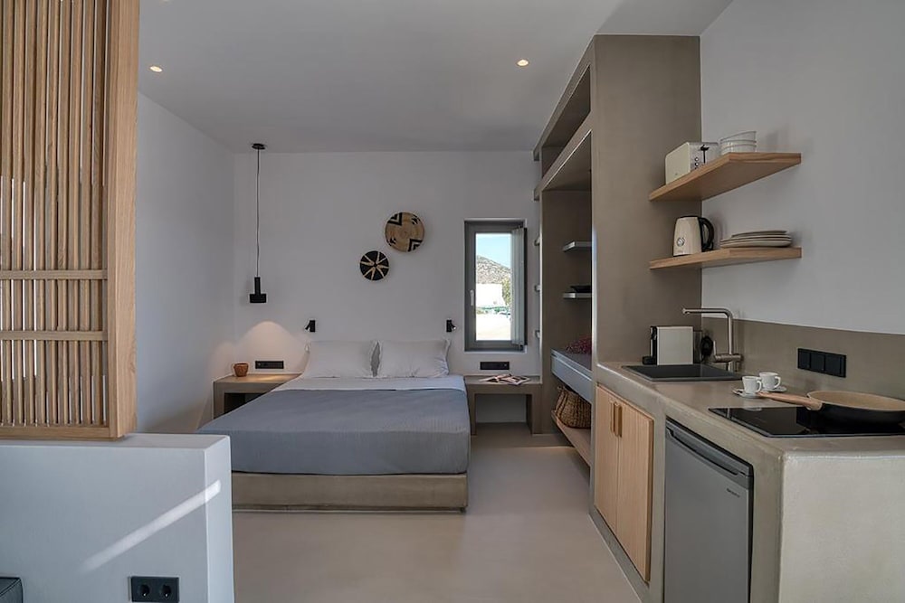 Clementina Paros view 5