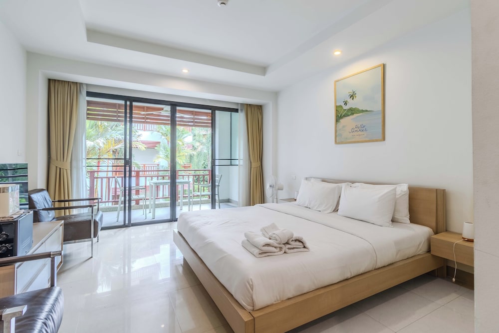 1BR with Pool &Gym Prime Location C233