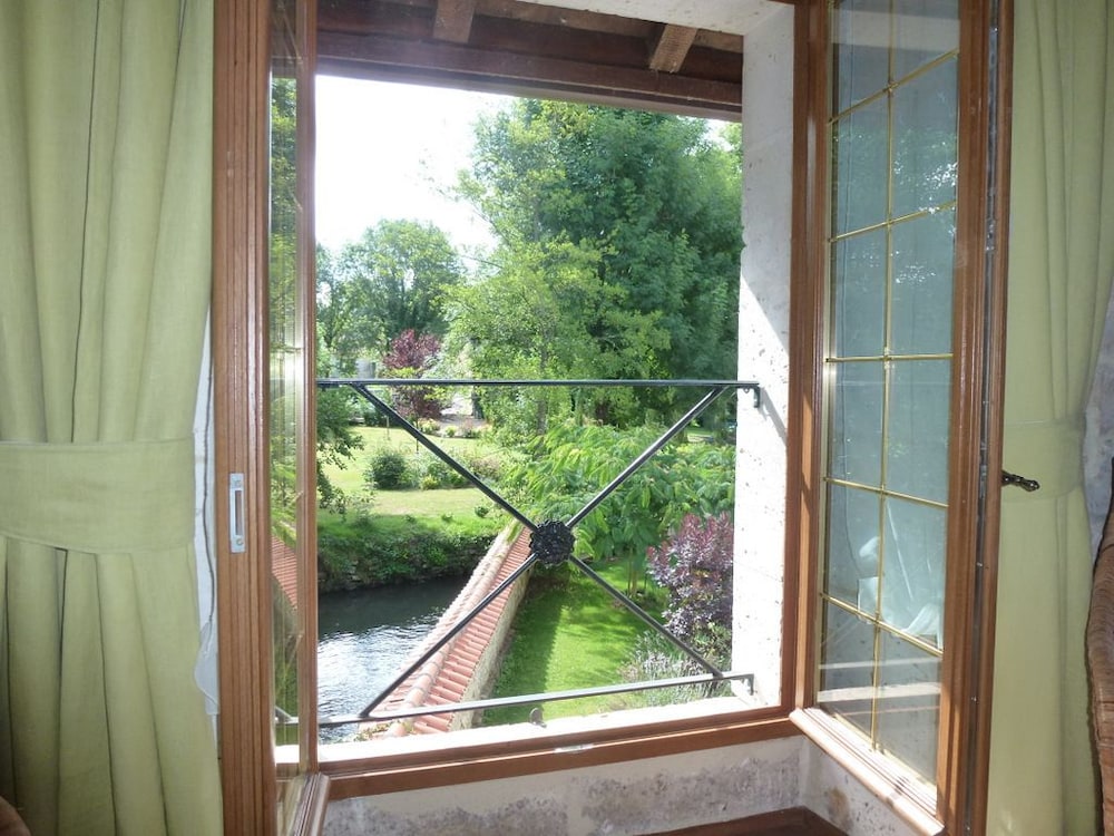 Moulin du Fontcourt Chambre d'Hôtes