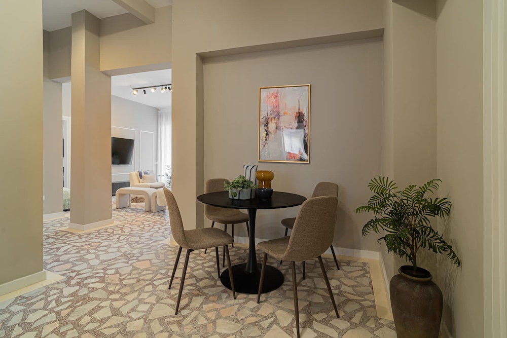 Loggia Luxe 5BR Living in Universitatii Area