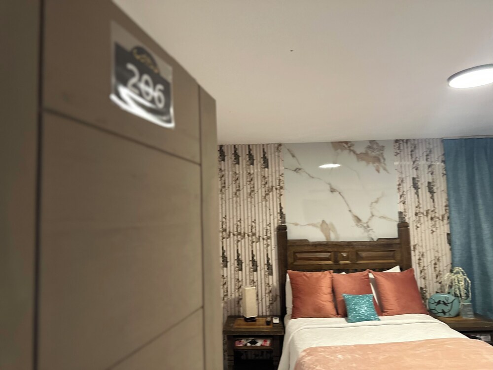 Onyx luxury rd