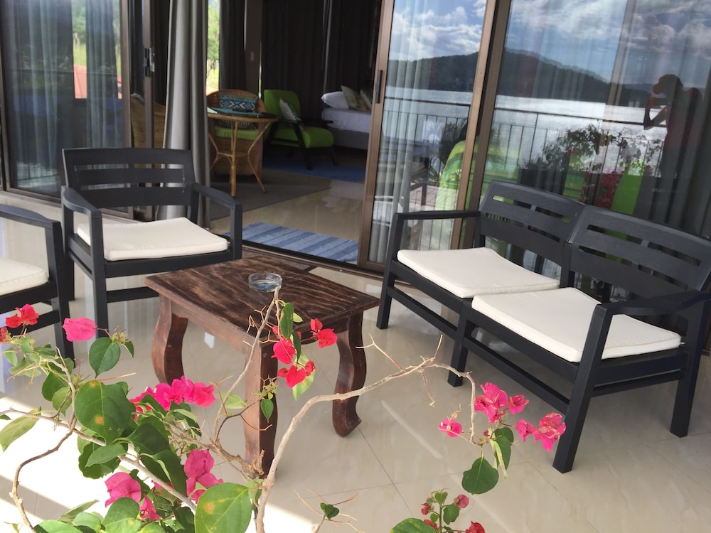 BlueBay Bugenvil Lake Lodge