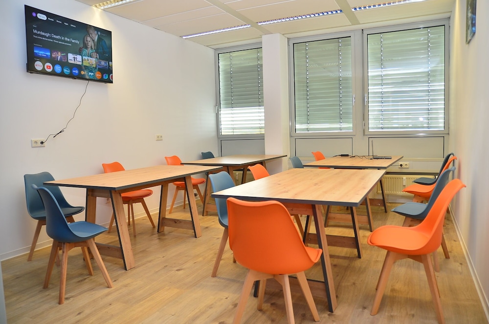 XENON HOSTELS UG