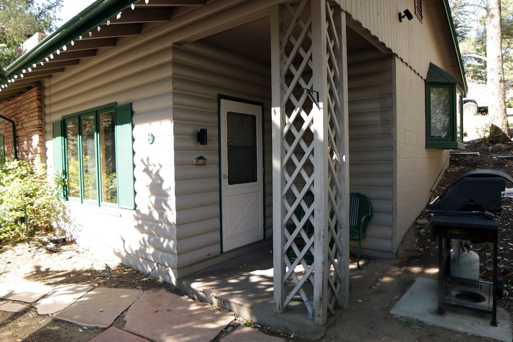 Sunnyside Knoll: 8 1 Bedroom Cabin - Property Image 8