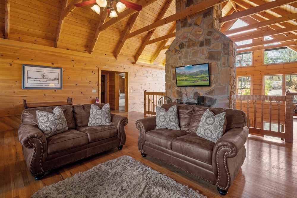 Country Pines Lodge