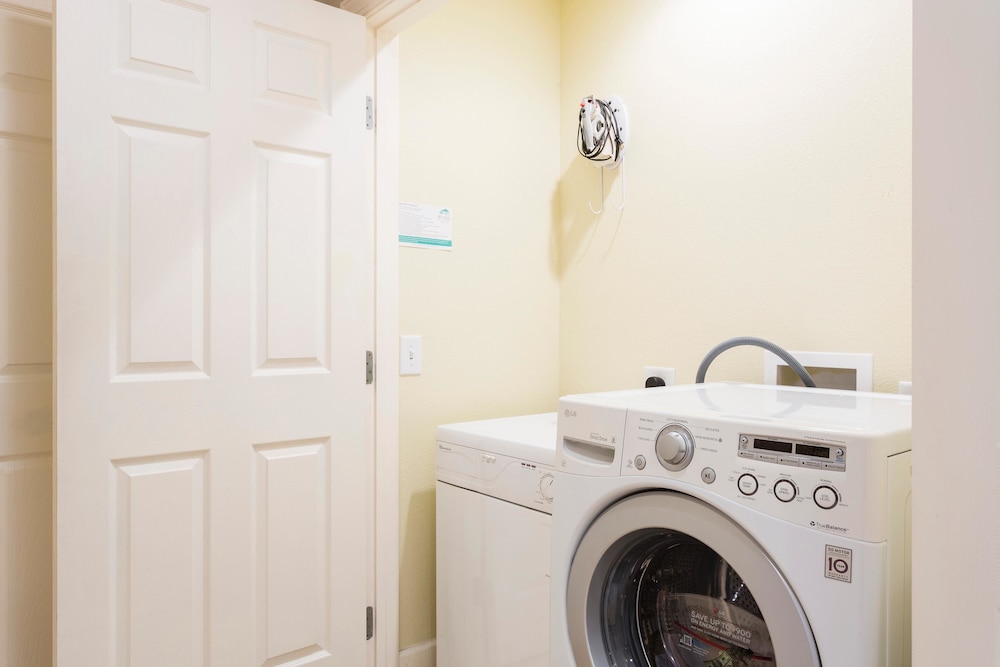 Condo Centre Court Haven 3 Bedroom Reunion