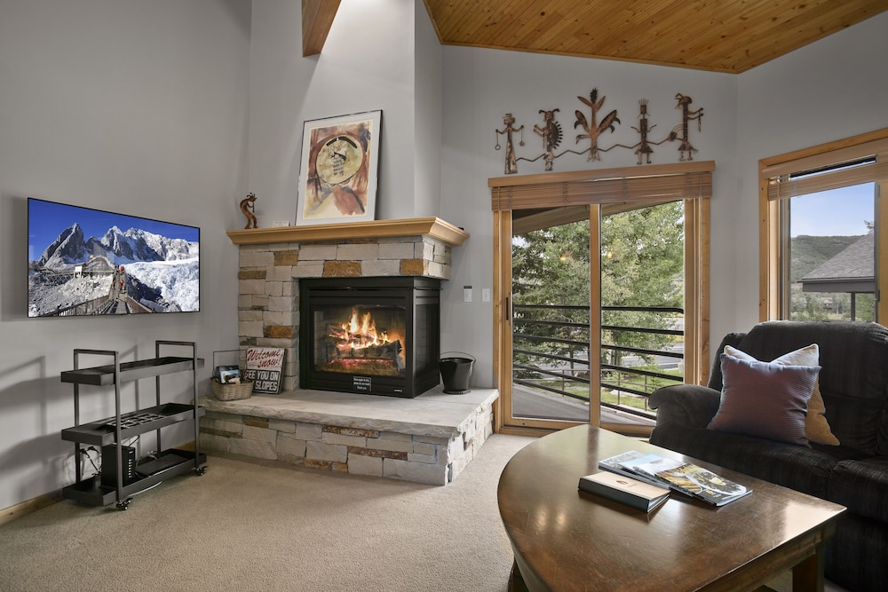 Courchevel at Deer Valley Resort - Two Bedroom Condo #C101 2 Condo