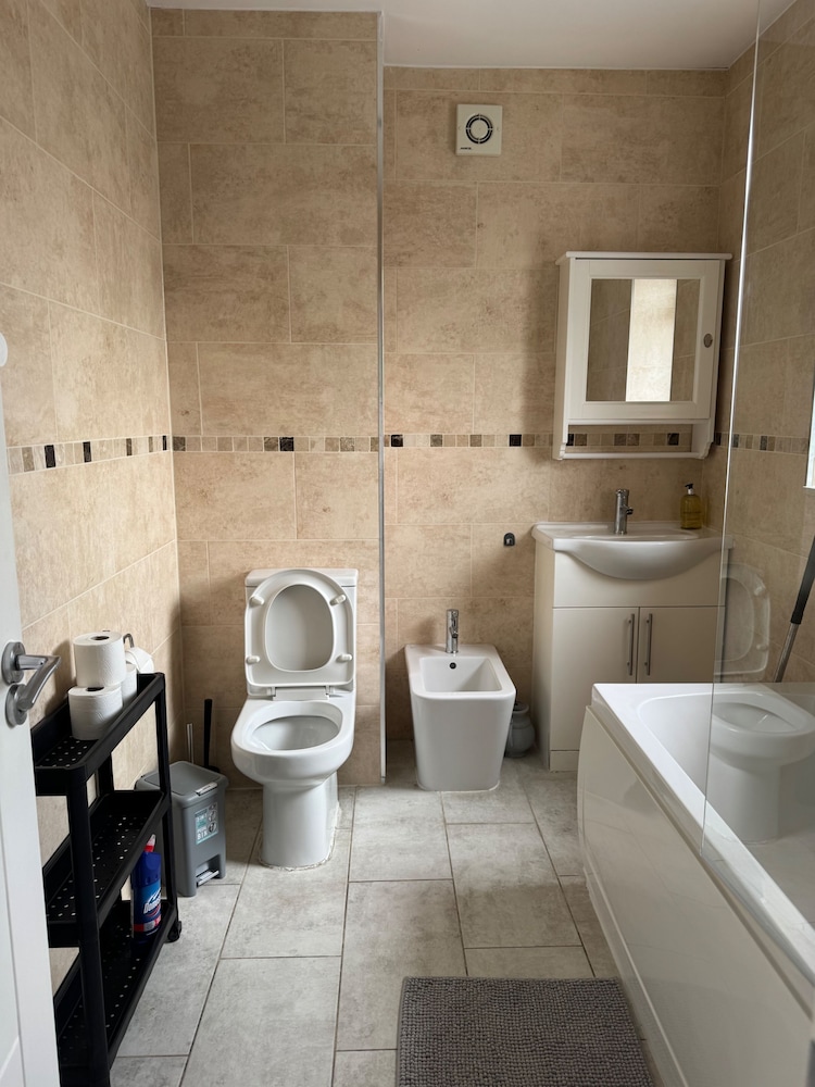 Close Central London 2 bed Flat Sleeps 4