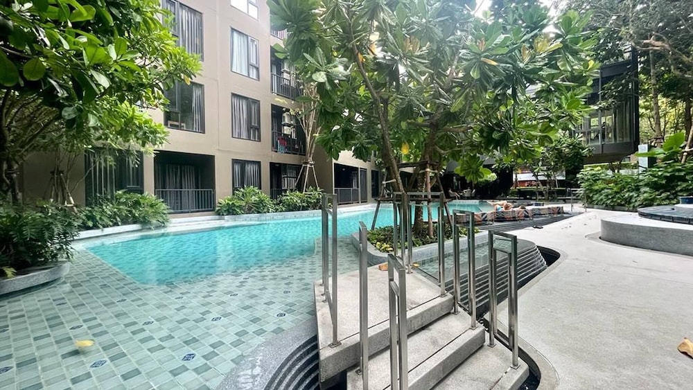 The Base - New Studio Great Location, Shared Pool
