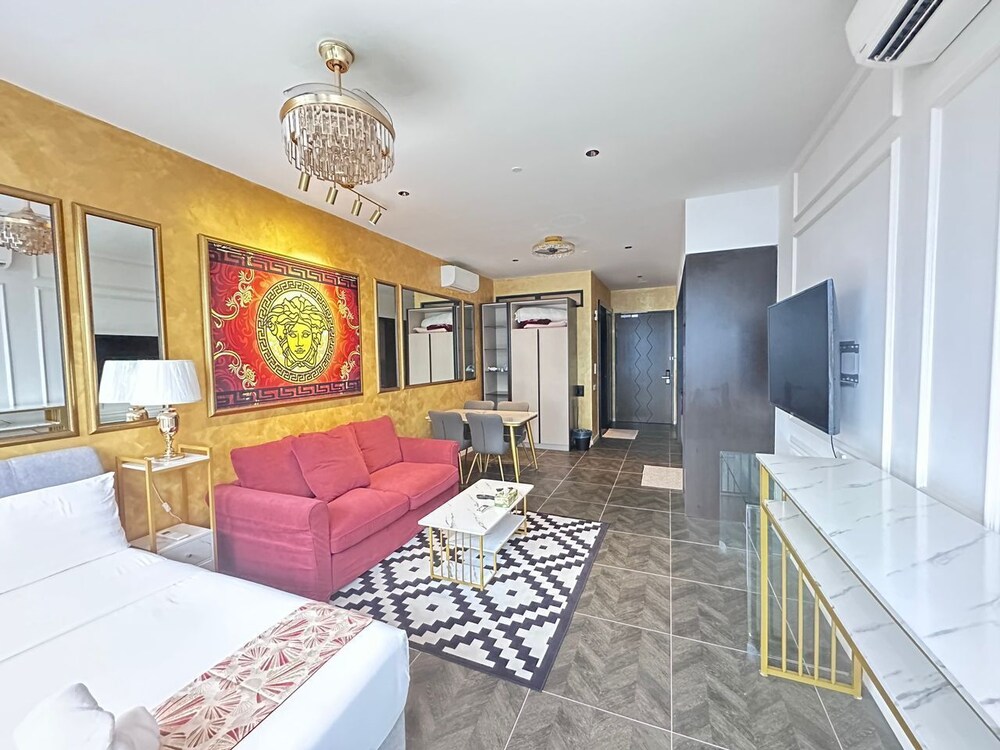 Scarletz Suites KLCC by Purple Orchid