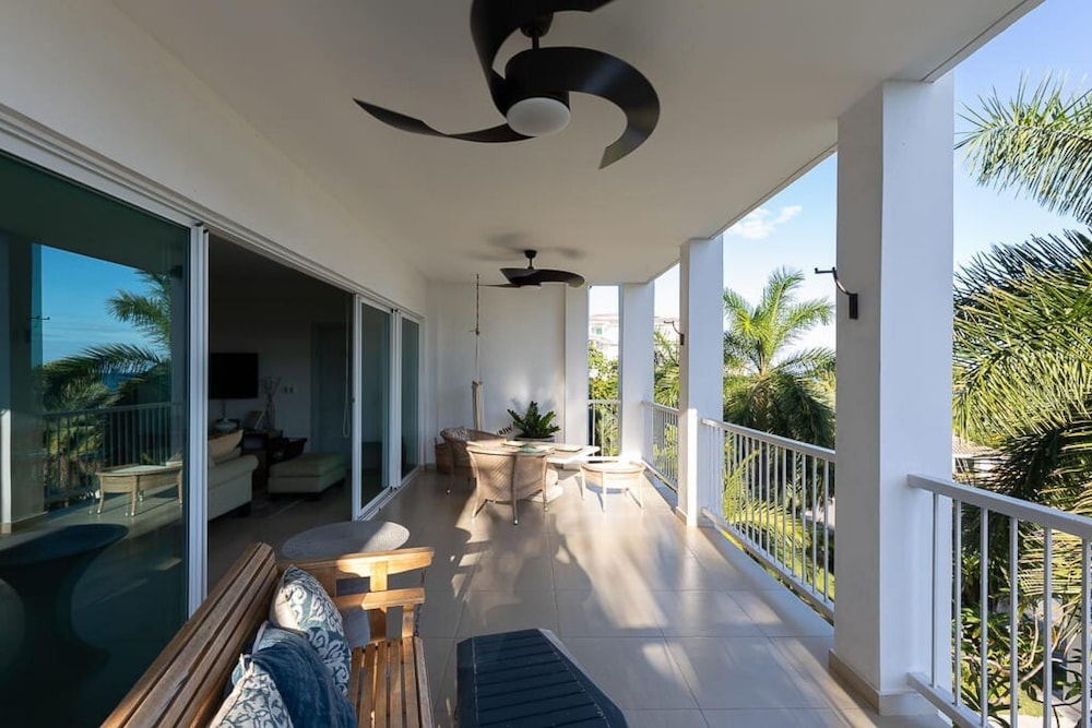 The Beach-front Condo by Acomodo Long Stay Only