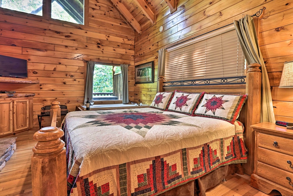 'sky Harbor' Sevierville Cabin w/ Hot Tub & Deck! view 3