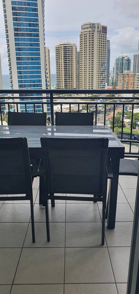 Chevron Tower3 has 2bedrooms 2beds With Car Park