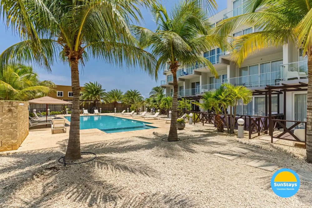 Las Islas Condominiums