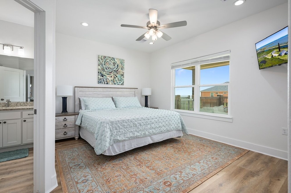 Sandpiper Cove 4 Bedroom Home by RedAwning view 4