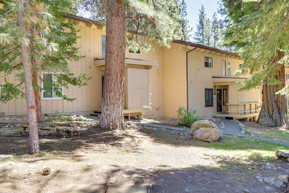 1 Mi to Beach: Cozy Incline Village Condo!