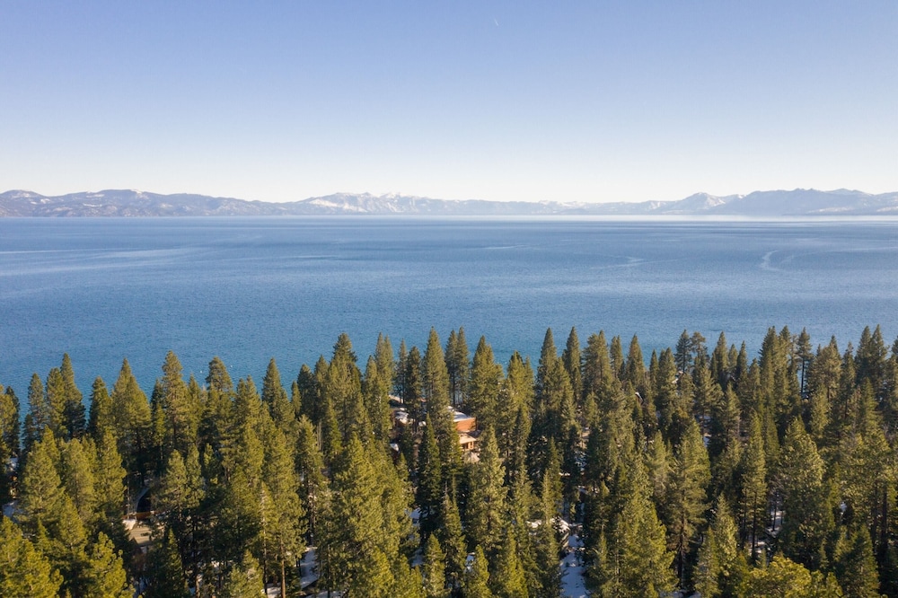 Henderson by Avantstay Lake View! Walk to Beach, Garwoods  More! - Property Image 1