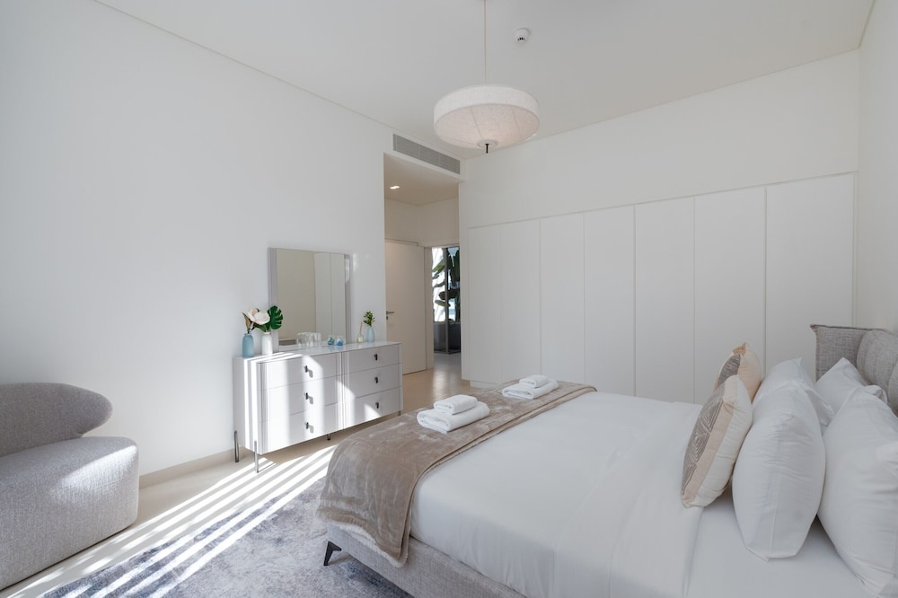 Luxe 4BR Villa Private Pool Beach Al Zorah