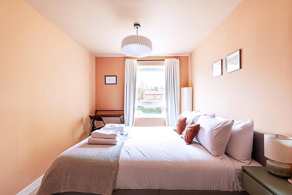 Bright 2-bed Home Near Putney Riverside