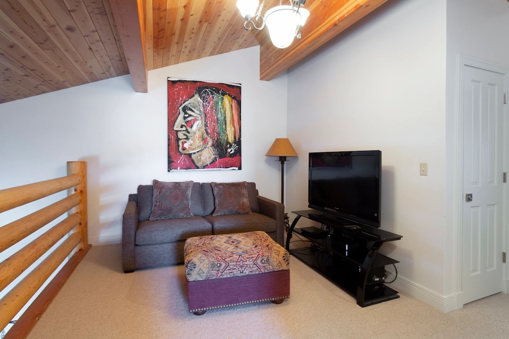 Trail's End Lodge at Deer Valley Resort - Three Bedroom Residence with Spa #506 3 Condo