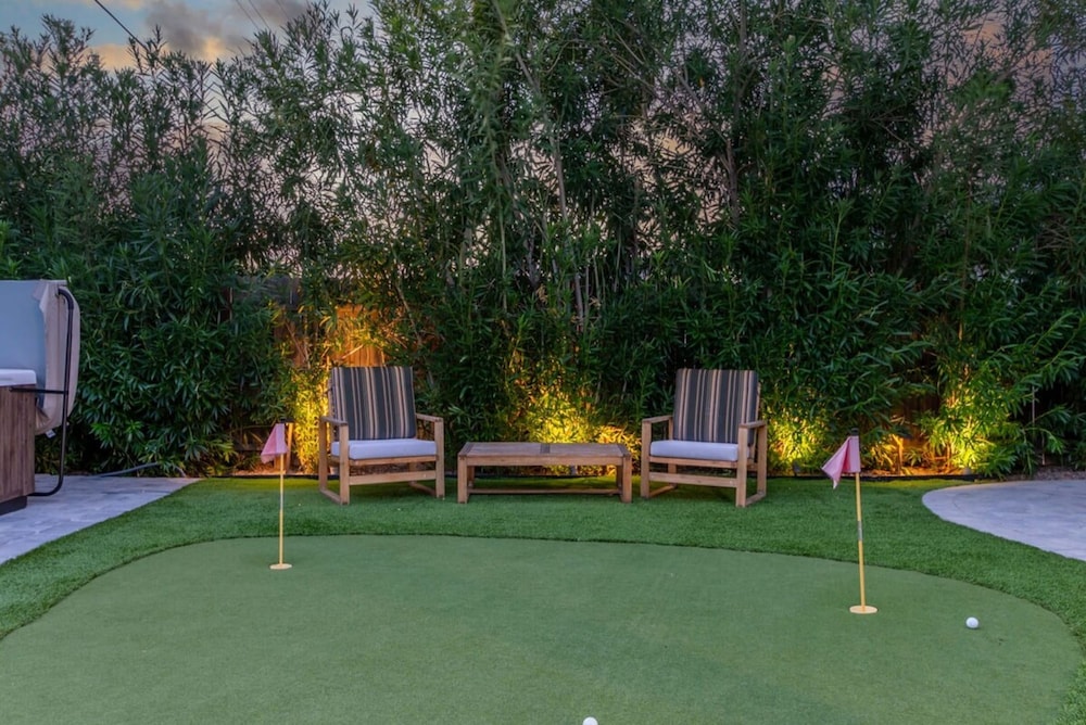 Ochenta Modern Retreat Htd Pool Spa Putt Grn Gym