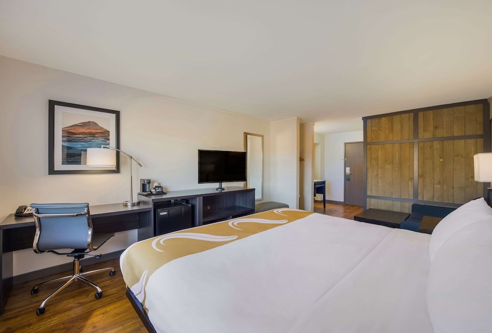 Castle Rock Vacations - Quality Inn  Suites Castle Rock/SW Denver - Property Image 7