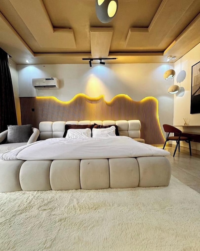 Shortlets Apartment by Tomi