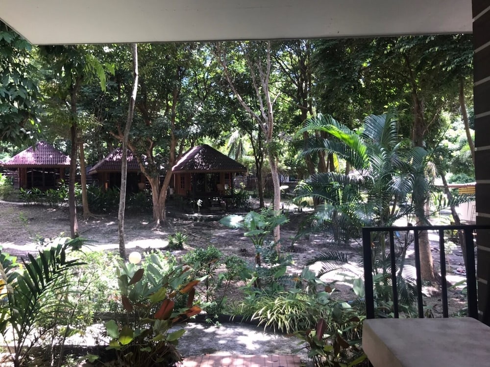 Lipe Sunset Forest Resort