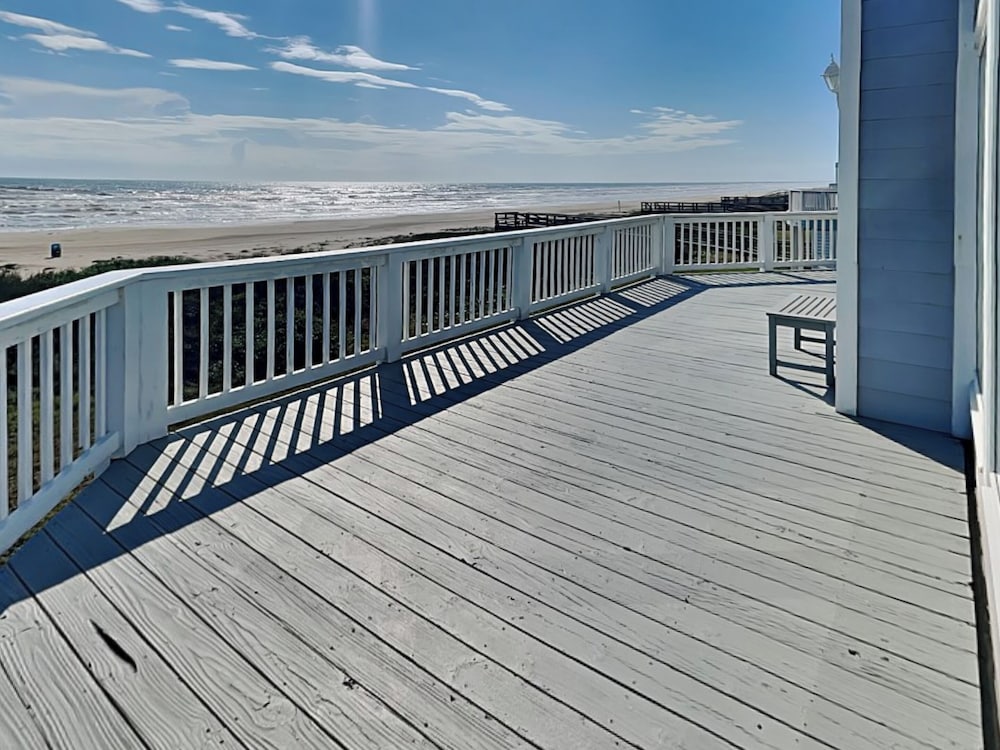 Beachfront Dolphin by Ryson Vacation Rentals