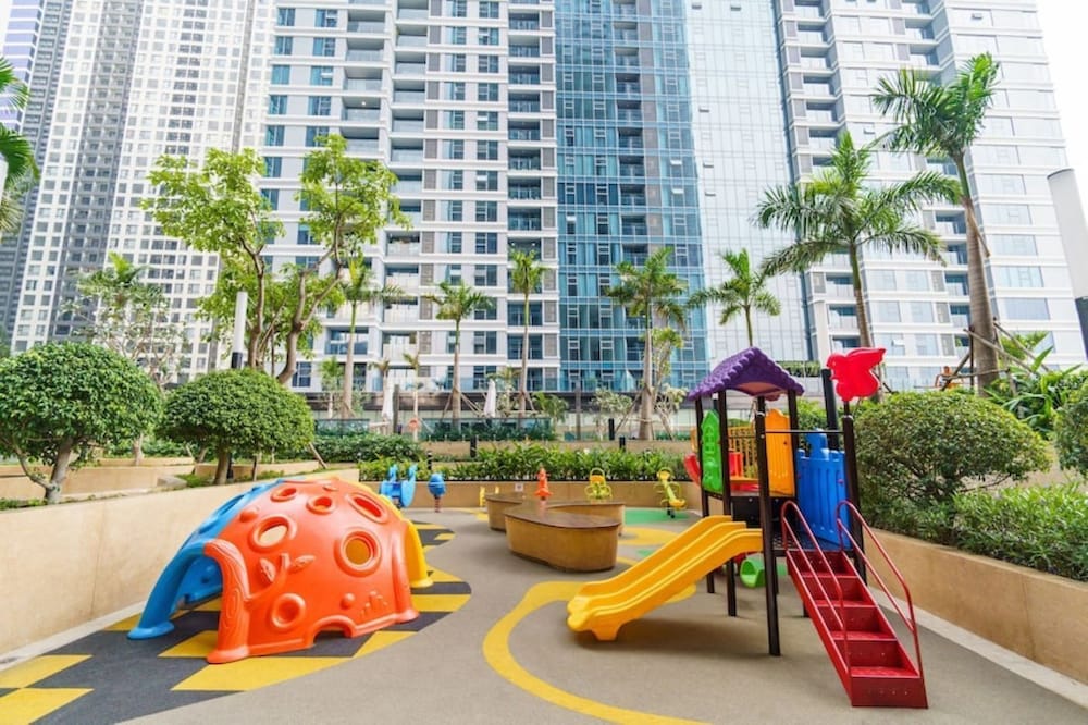 Skyway White & Silver Riverside Resident - Binh Thanh, HCM