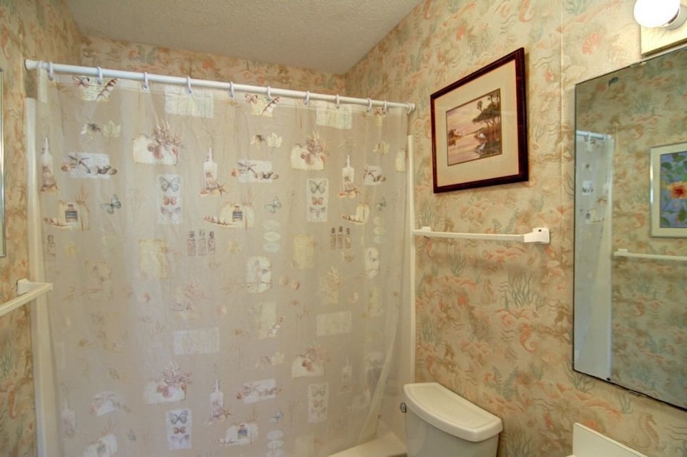 Carolina Moon 4 Bedroom Home by RedAwning